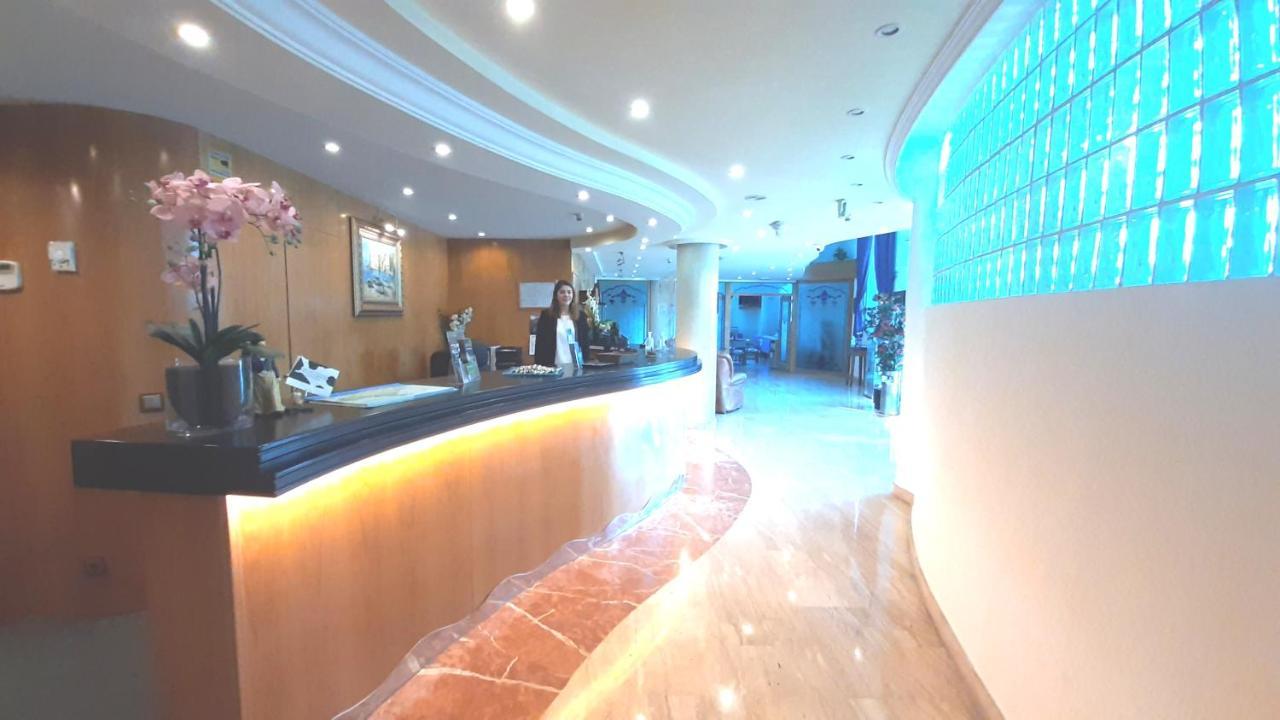 Hotel Nueva Plaza Maliaño Exteriör bild