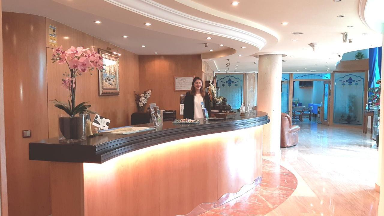 Hotel Nueva Plaza Maliaño Exteriör bild