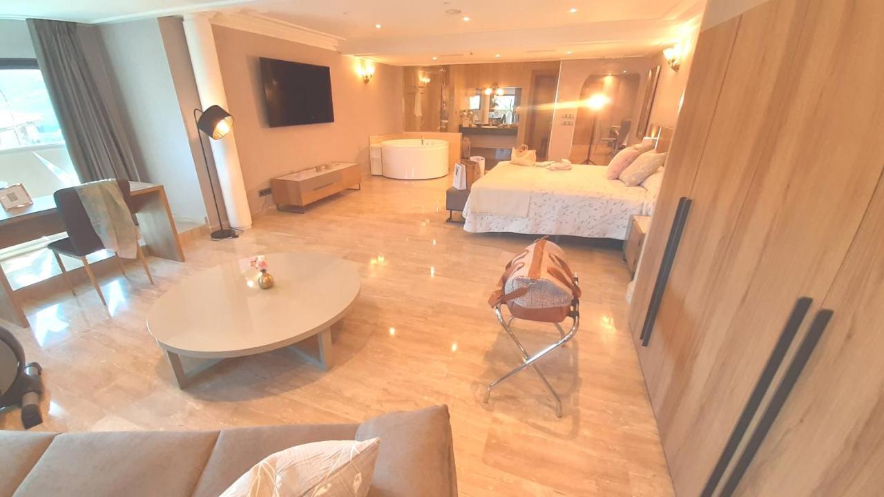 Hotel Nueva Plaza Maliaño Exteriör bild