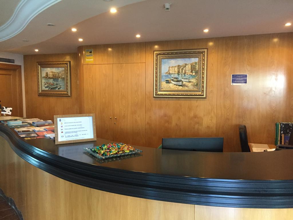 Hotel Nueva Plaza Maliaño Exteriör bild