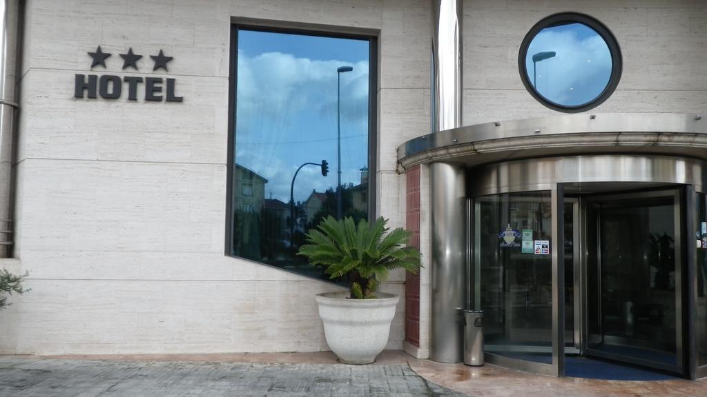 Hotel Nueva Plaza Maliaño Exteriör bild